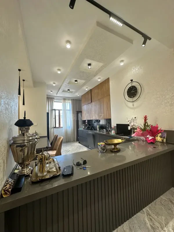 Satılır 3 otaqlı mənzil 153 m²