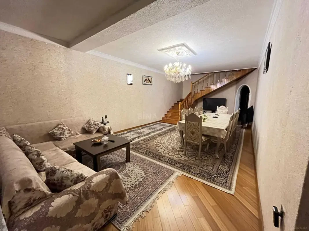 Satılır 5 otaqlı həyət evi 270 m²