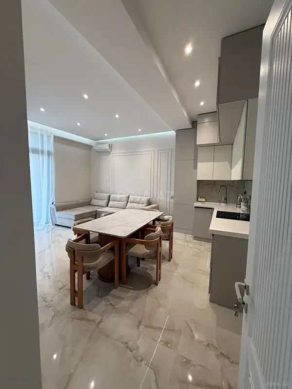 Kirayə verilir 2 otaqlı mənzil 60 m²