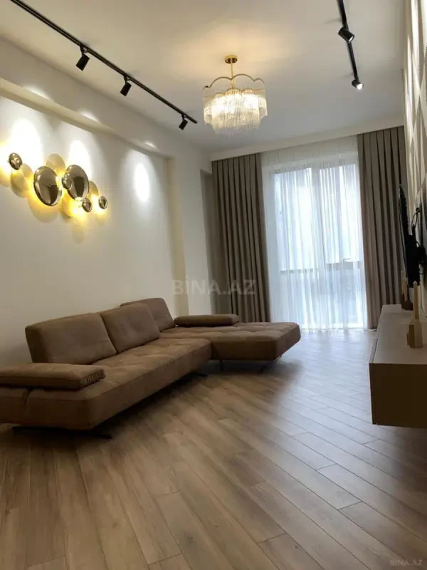 Kirayə verilir 2 otaqlı mənzil 80 m²