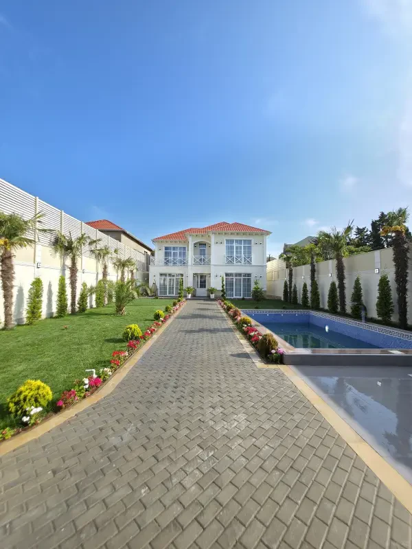 Satılır 5 otaqlı həyət evi 300 m²