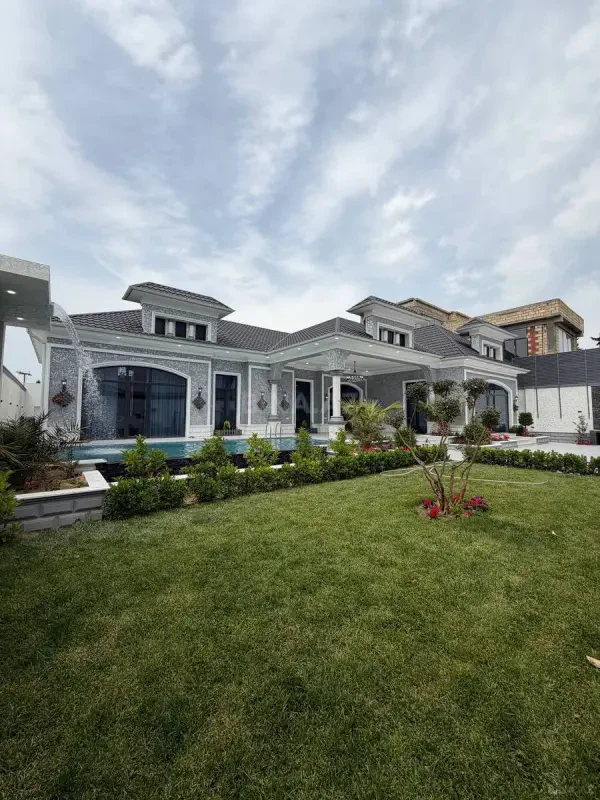 Satılır 5 otaqlı həyət evi 300 m²
