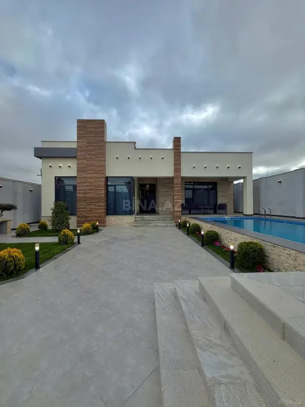 Satılır 4 otaqlı həyət evi 202 m²