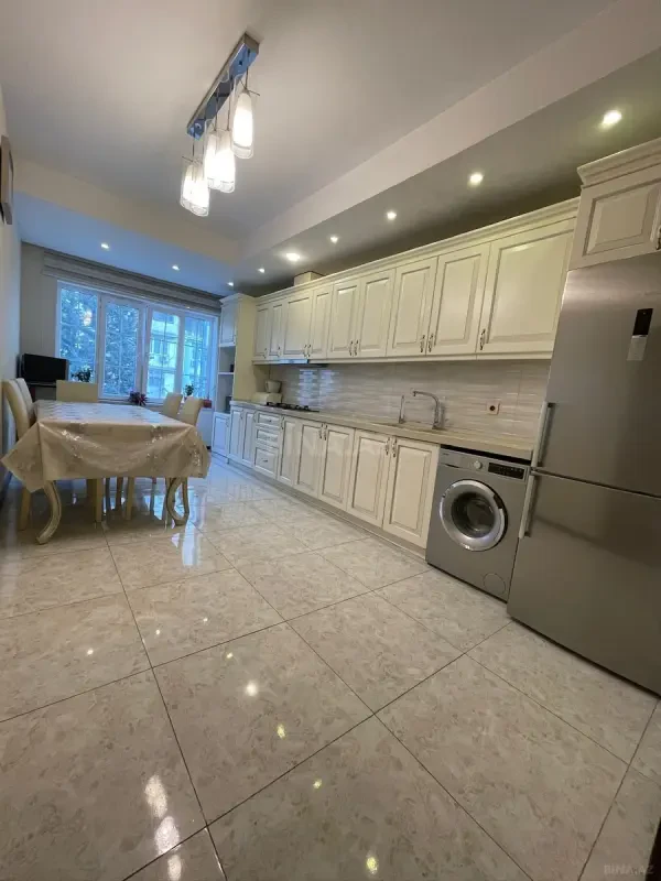 Satılır 10 otaqlı həyət evi 310 m²