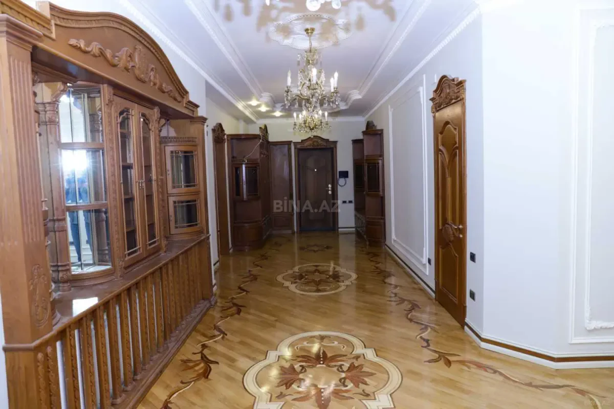 Satılır 4 otaqlı mənzil 260 m²