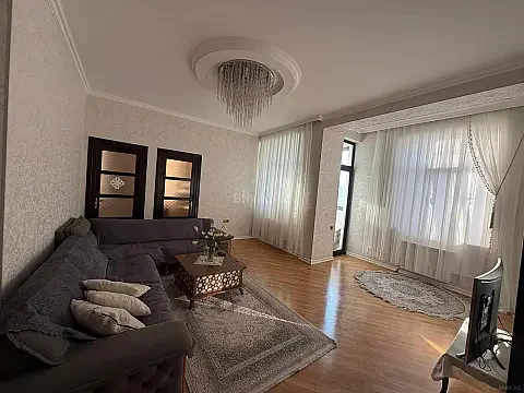 Satılır 3 otaqlı mənzil 100 m² — Bakı, İnşaatçılar 3 otaq 100.00 m²
