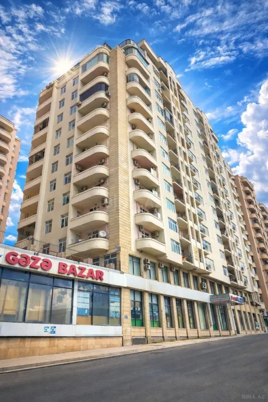 Satılır 4 otaqlı mənzil 190 m²