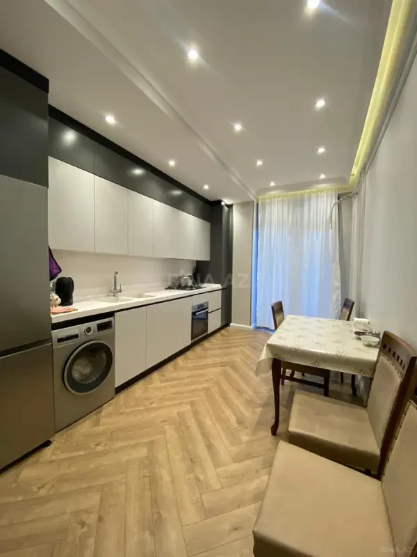 Satılır 4 otaqlı mənzil 138 m²