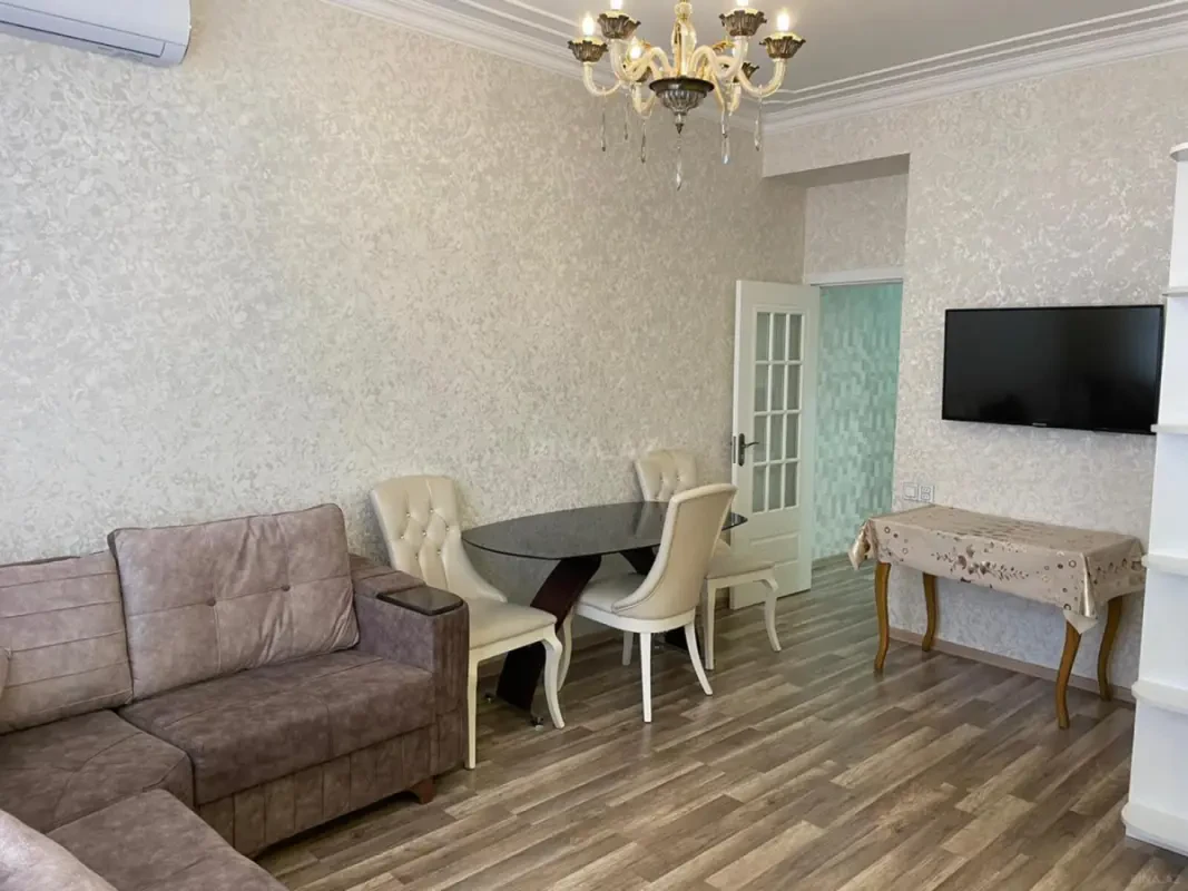 Kirayə verilir 2 otaqlı mənzil 70 m²