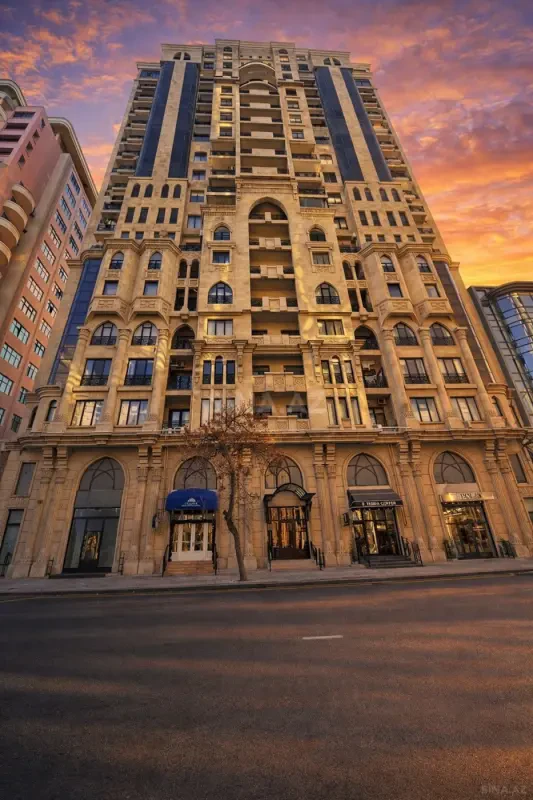 Satılır 4 otaqlı mənzil 235 m²