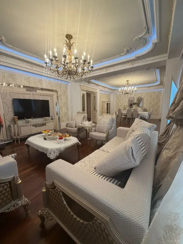 Satılır 4 otaqlı mənzil 315 m²