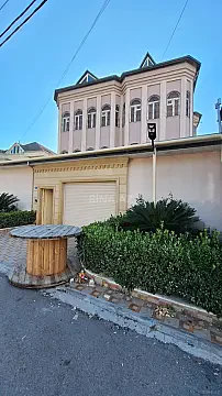 Satılır 16 otaqlı həyət evi 800 m² — Bakı 16 otaq 800.00 m²