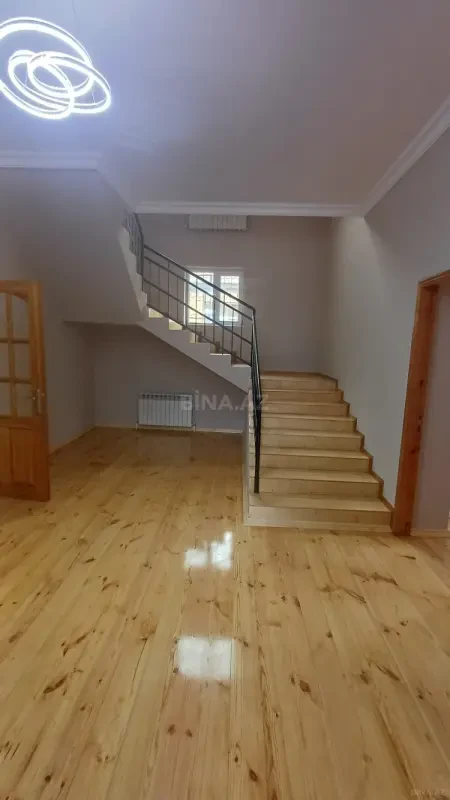 Kirayə verilir 6 otaqlı həyət evi 200 m²