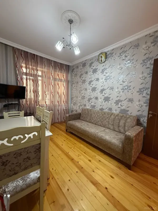 Kirayə verilir 2 otaqlı mənzil 50 m²