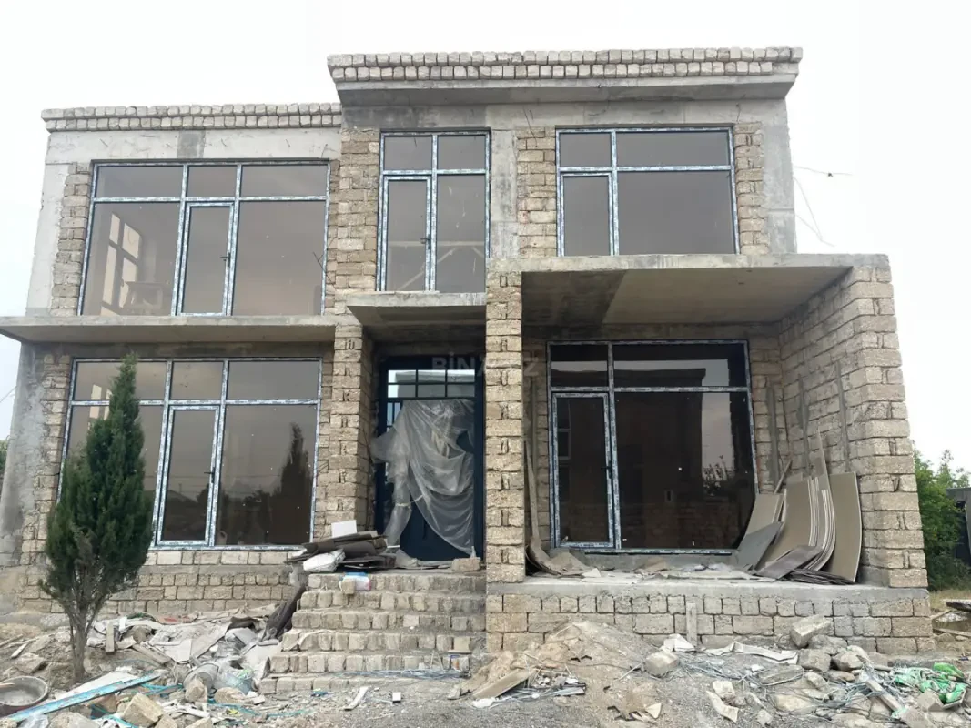 Satılır 5 otaqlı həyət evi 250 m²