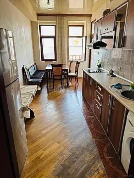 Kirayə verilir 3 otaqlı mənzil 160 m² — Bakı 3 otaq 160.00 m²