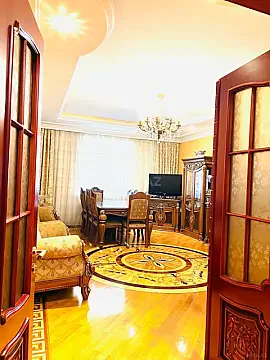 Satılır 4 otaqlı mənzil 155 m² — Bakı, İnşaatçılar 4 otaq 155.00 m²