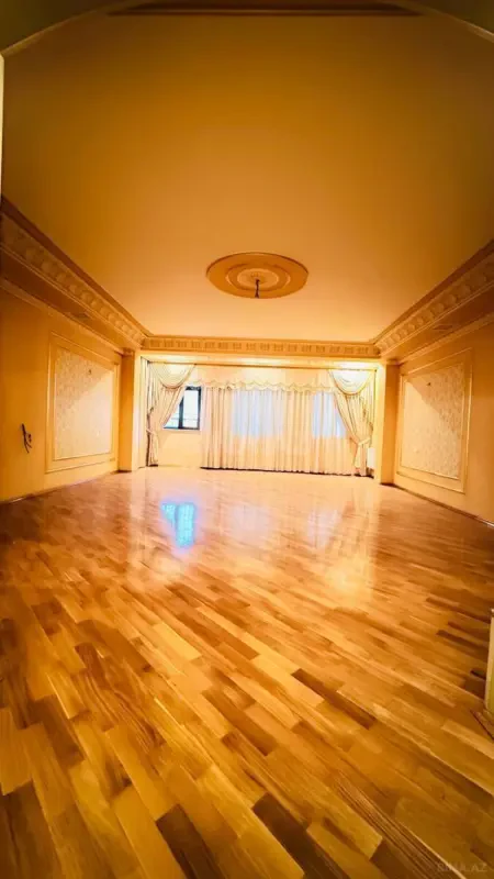 Satılır 4 otaqlı mənzil 250 m²