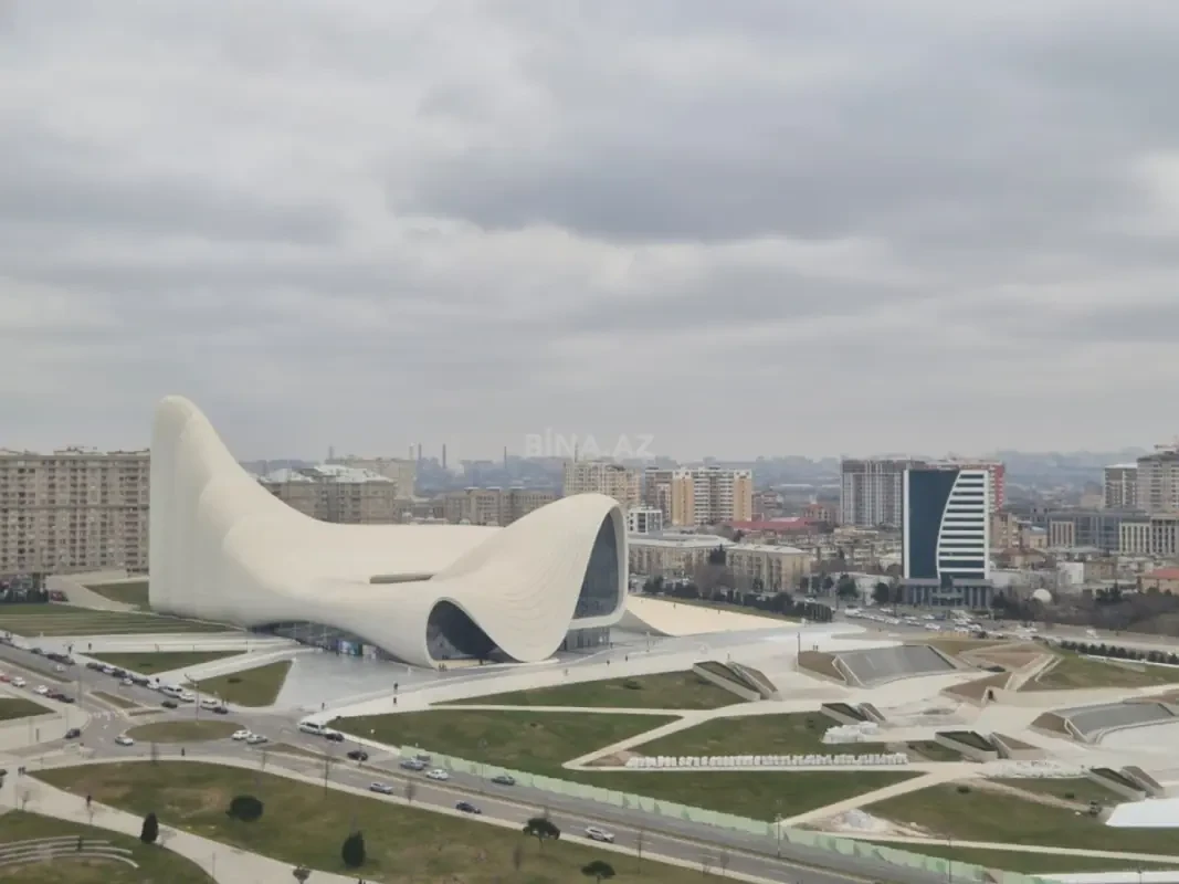 Kirayə verilir 4 otaqlı mənzil 220 m²