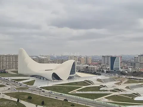 Kirayə verilir 4 otaqlı mənzil 220 m² — Bakı 4 otaq 220.00 m²