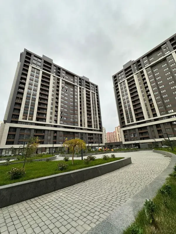Satılır 3 otaqlı mənzil 128 m²