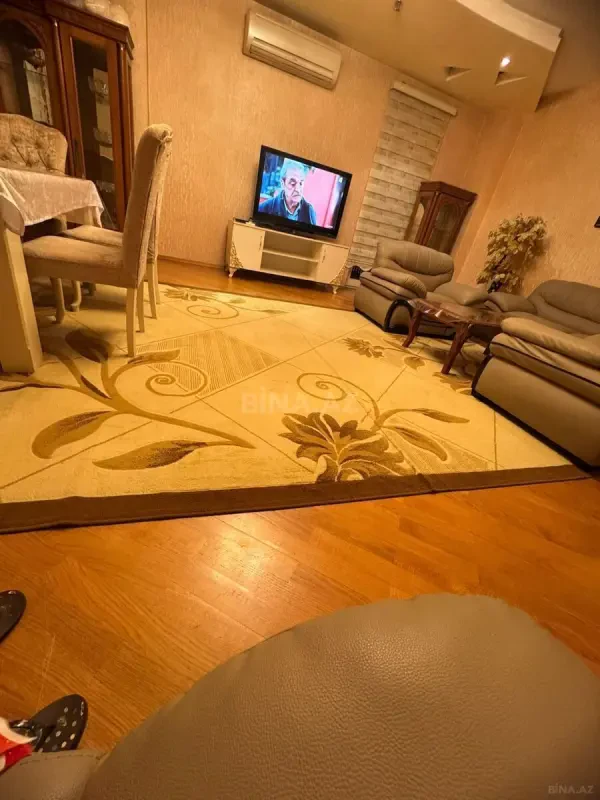 Kirayə verilir 3 otaqlı mənzil 135 m²