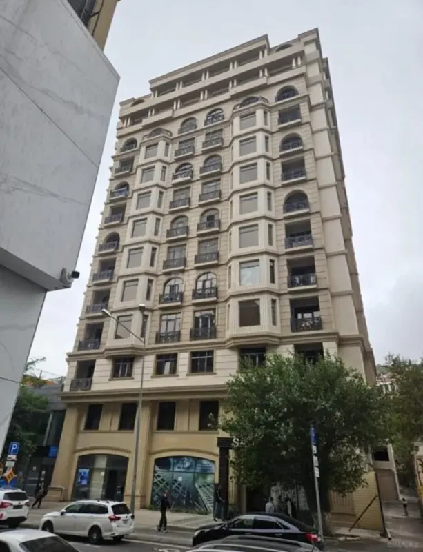 Satılır 3 otaqlı mənzil 169 m²