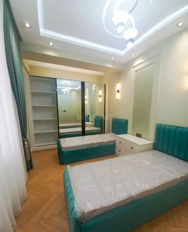 Satılır 4 otaqlı mənzil 145 m²