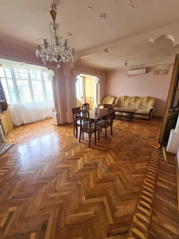 Satılır 4 otaqlı mənzil 82 m²