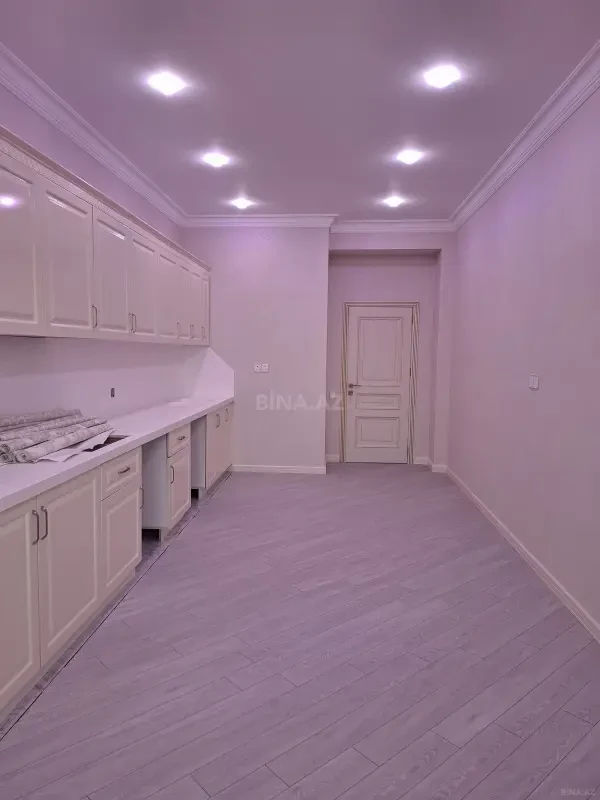 Satılır 3 otaqlı mənzil 145 m²