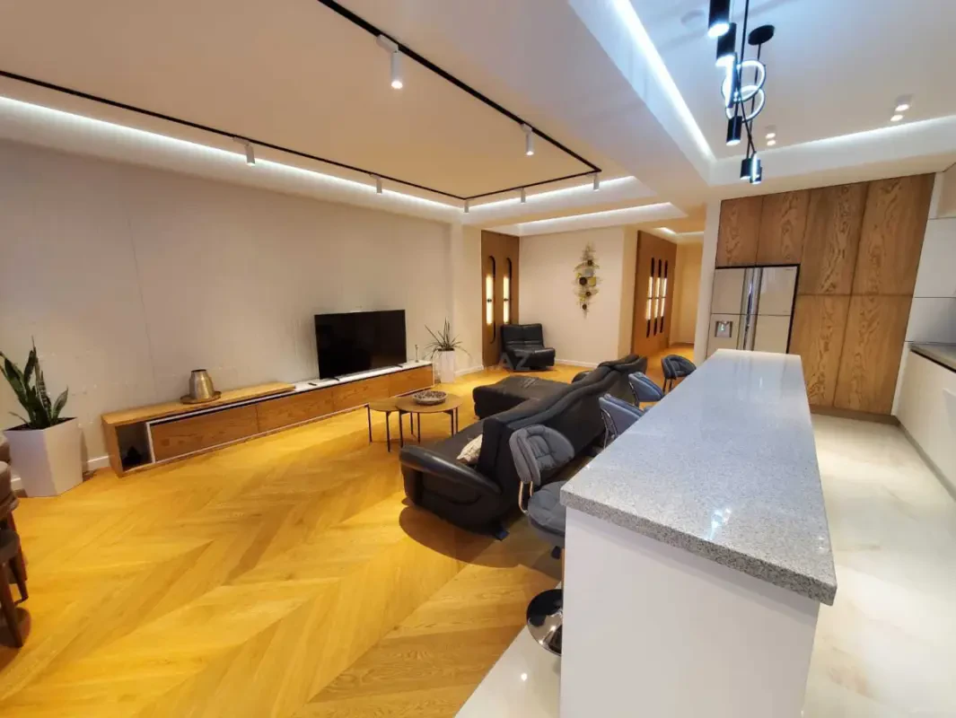 Kirayə verilir 3 otaqlı mənzil 140 m²