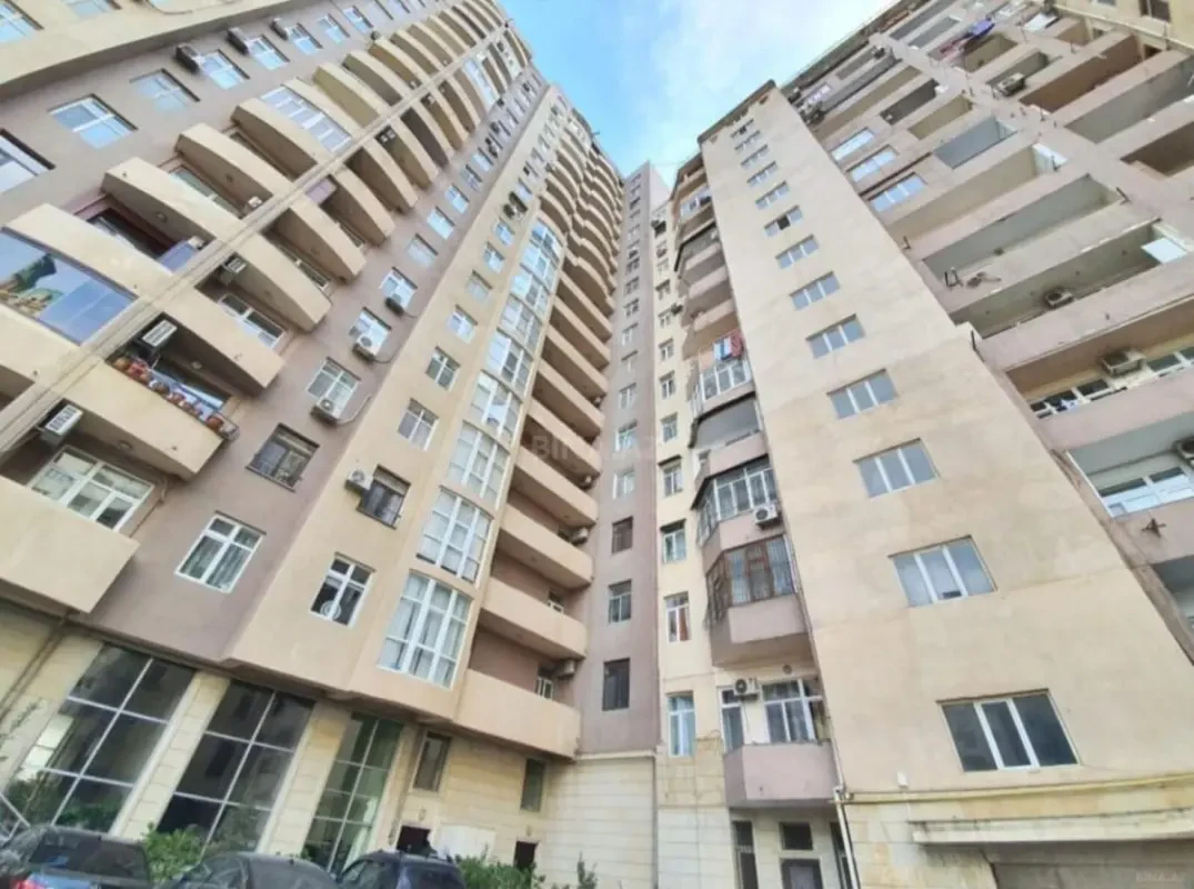 Satılır 3 otaqlı mənzil 110 m²