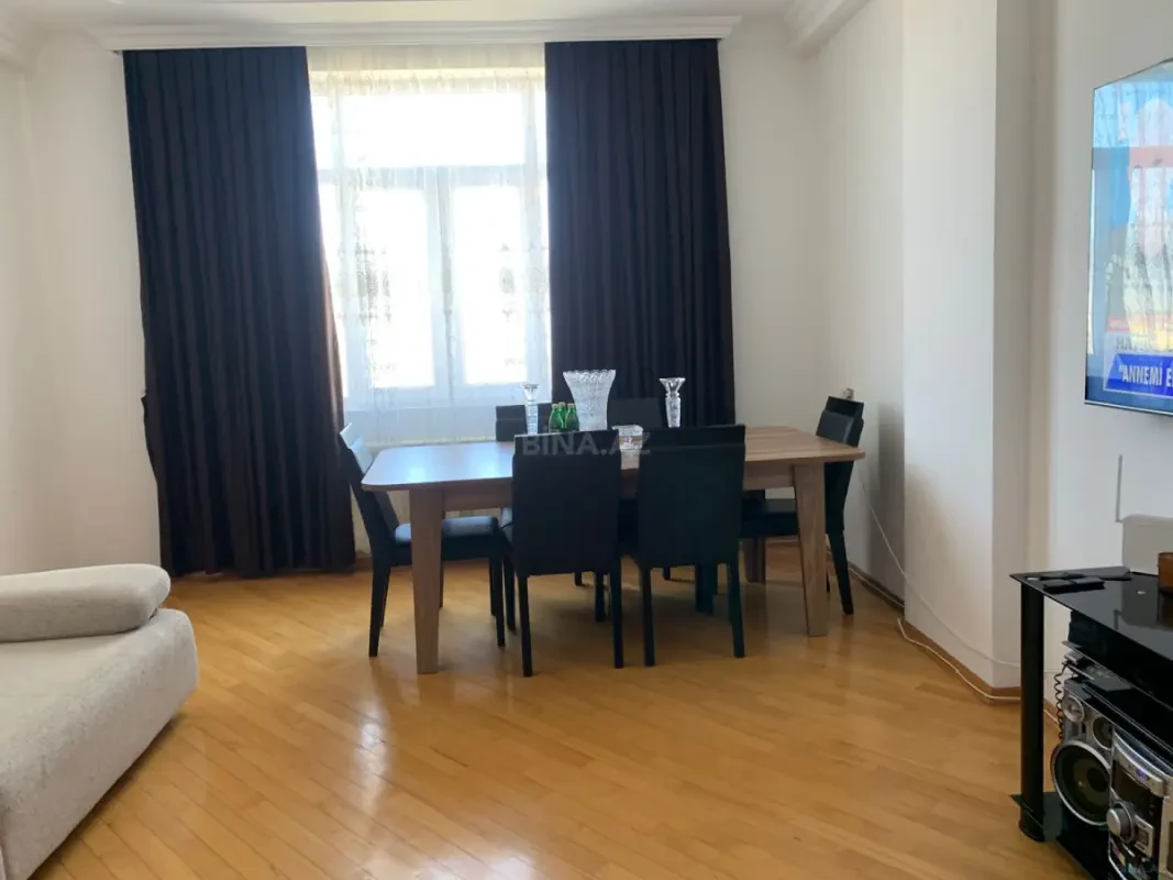 Satılır 2 otaqlı mənzil 81 m²
