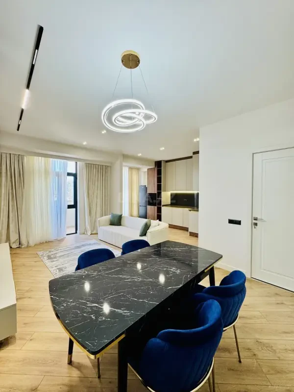 Kirayə verilir 2 otaqlı mənzil 90 m²