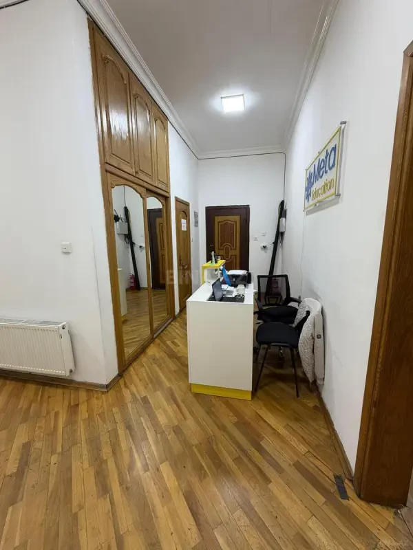 Kirayə verilir 11 otaqlı ofis 350 m²