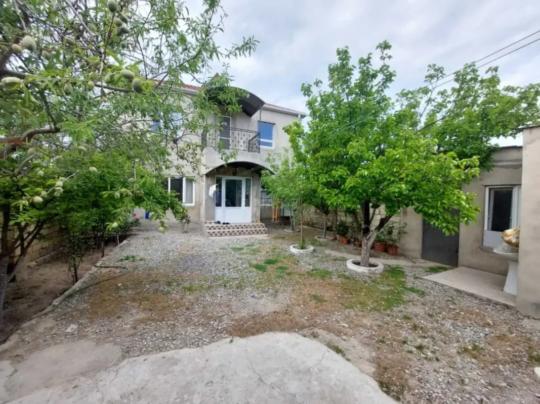 Satılır 6 otaqlı həyət evi 150 m²