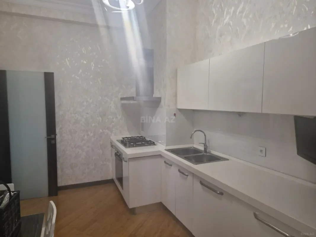 Kirayə verilir 2 otaqlı mənzil 80 m²