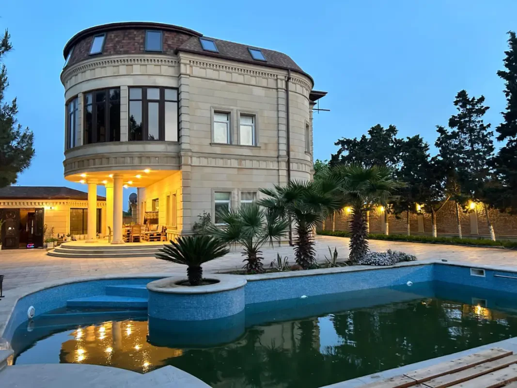 Satılır 7 otaqlı həyət evi 500 m²
