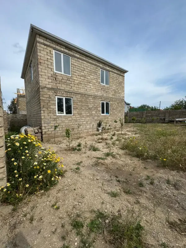 Satılır 5 otaqlı həyət evi 180 m²