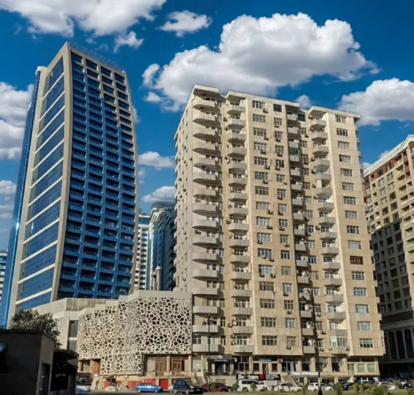 Satılır 3 otaqlı mənzil 155 m²