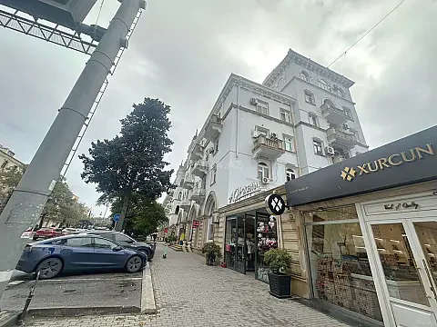 Kirayə verilir 3 otaqlı mənzil 140 m² — Bakı 3 otaq 140.00 m²