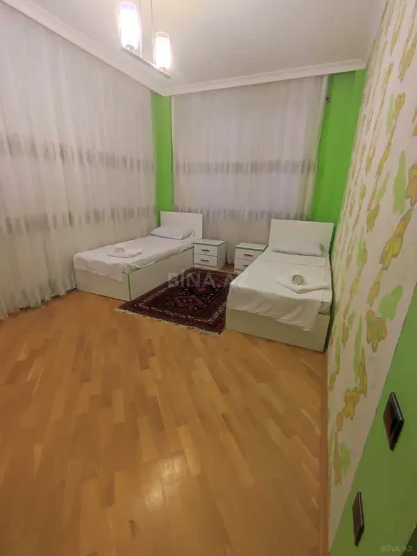 Kirayə verilir 3 otaqlı mənzil 122 m²