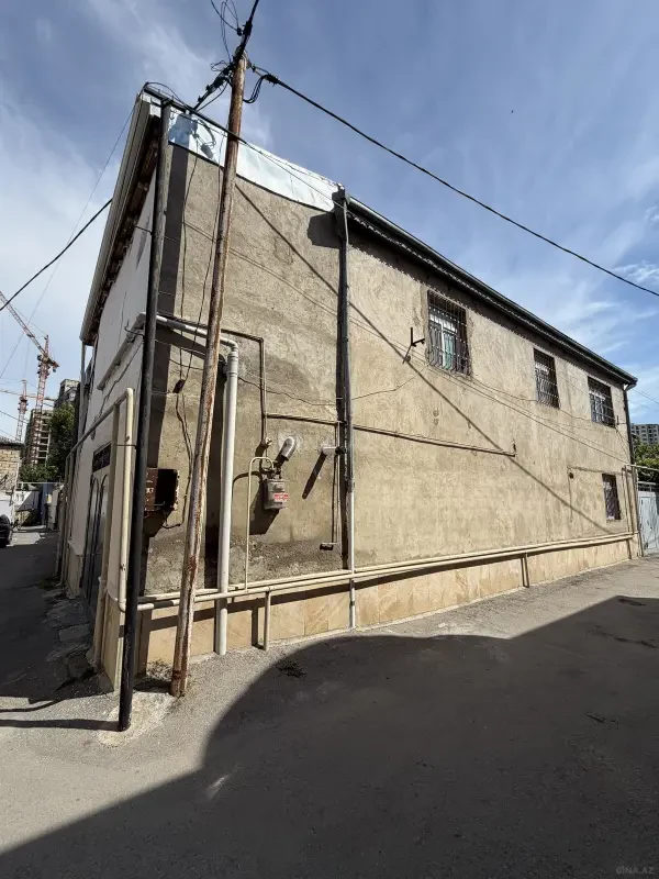 Satılır 8 otaqlı həyət evi 200 m²