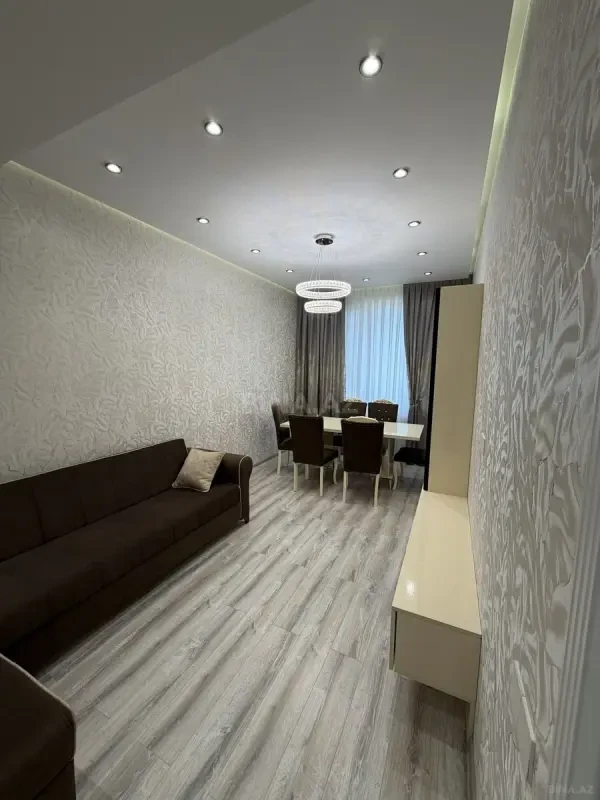 Kirayə verilir 2 otaqlı mənzil 77 m²