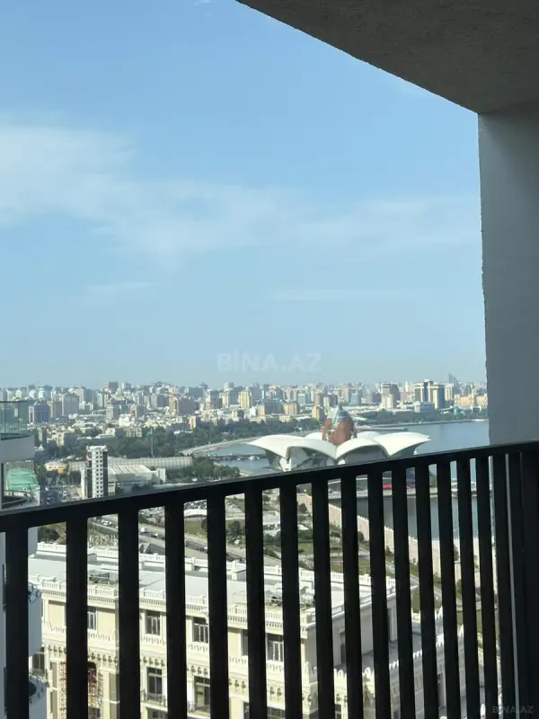 Satılır 3 otaqlı mənzil 175 m²