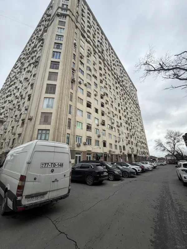 Satılır 3 otaqlı mənzil 101 m²