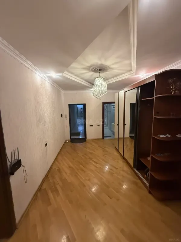 Kirayə verilir 3 otaqlı mənzil 130 m²