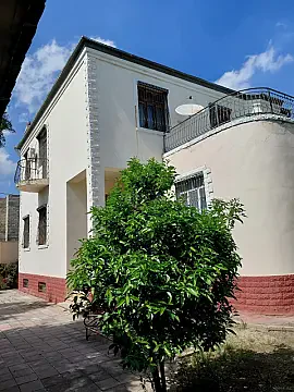 Satılır 7 otaqlı həyət evi 220 m² — Bakı 7 otaq 220.00 m²