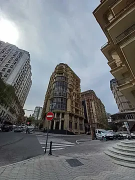 Kirayə verilir obyekt 390 m² — Bakı 390.00 m²
