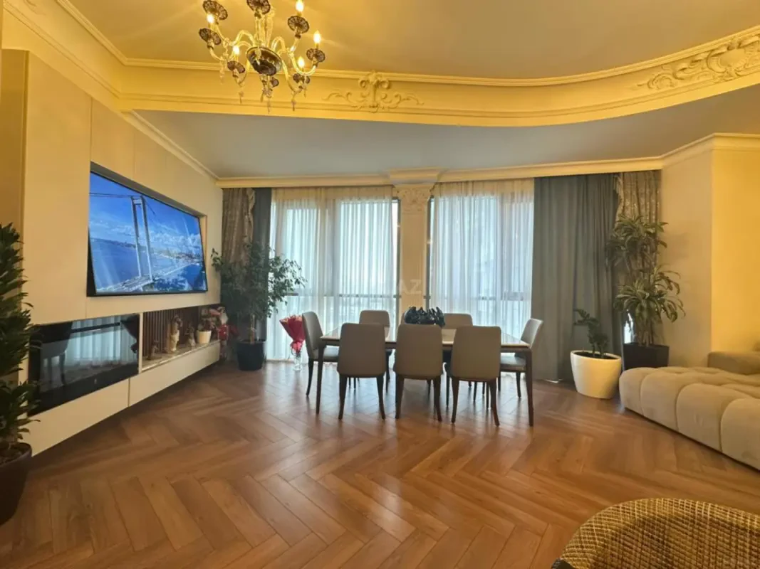 Satılır 3 otaqlı mənzil 165 m²